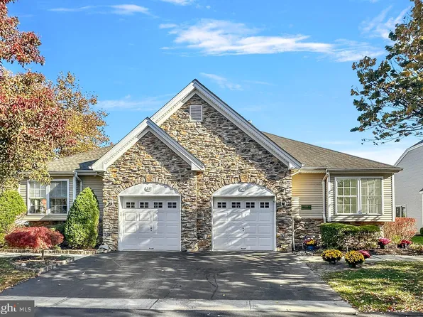 239 Meadowlark Dr, Hamilton, NJ 08690