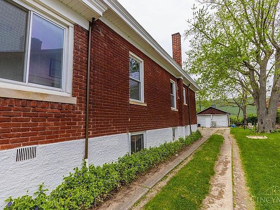3rd image of 3829 Carrie Ave