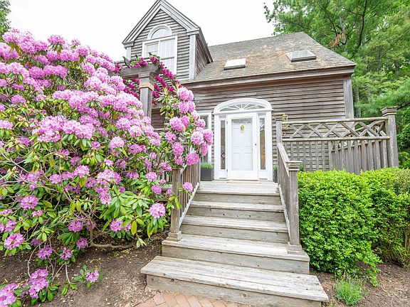 3rd image of 295 Three Mile Harbor Hc Road Cottage #2