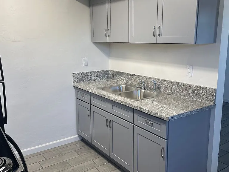 3700 N Fairview Ave — Photo 17