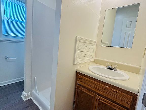 5th image of 310 Wakeman Ct NE