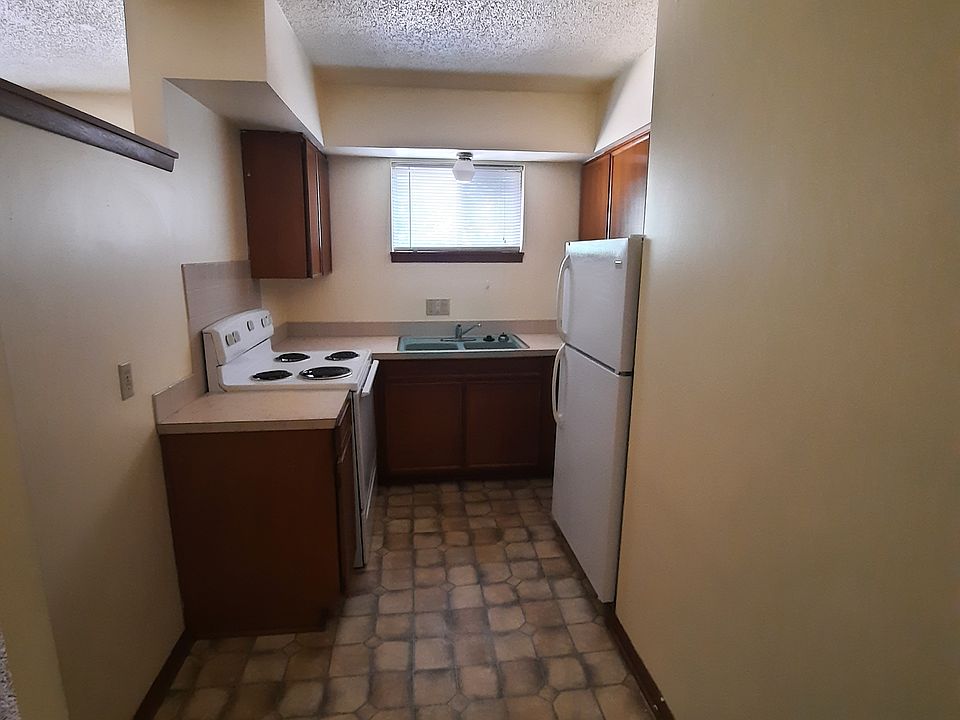 2nd image of 741 Guernsey Dr #10