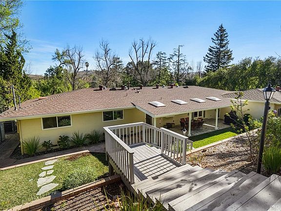 5th image of 1131 El Monte Dr