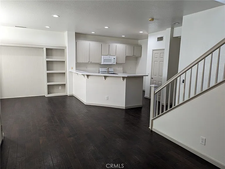 27 Picket Ln — Photo 3