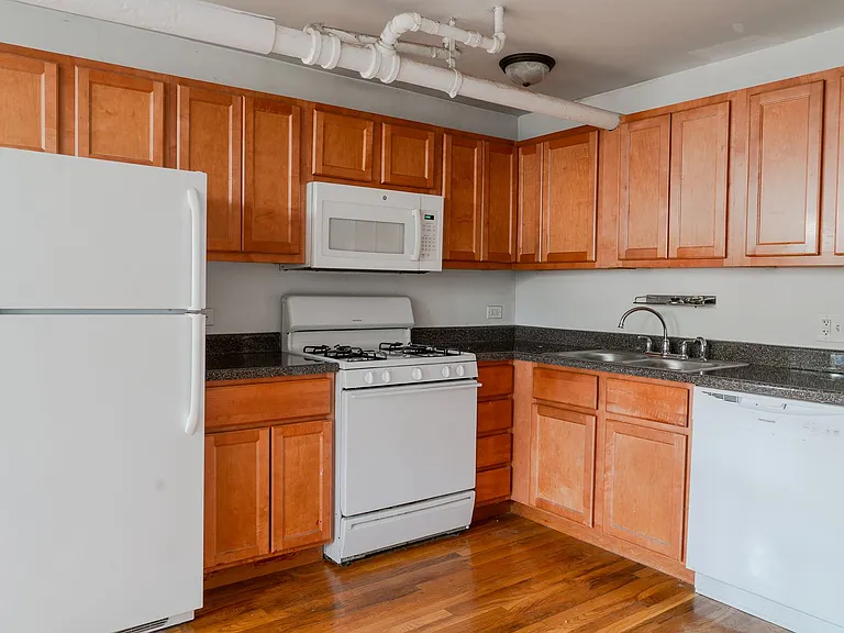 1945-1955 W Montrose Ave #4354-4356 — Photo 7