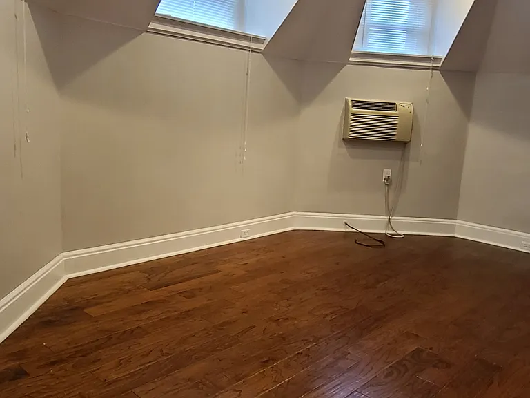 439 S Aiken Ave #10 — Photo 1