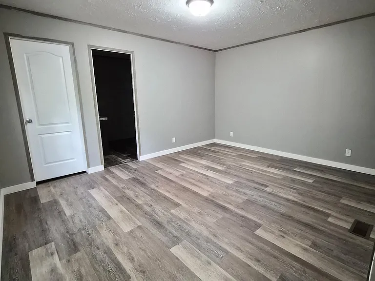 9945 Woodville Ct — Photo 6