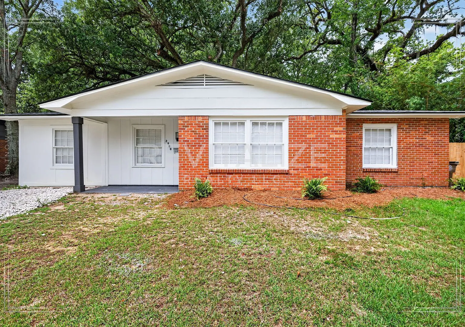 4BR Brick/Wood Charm Porch + Carport — Photo 3