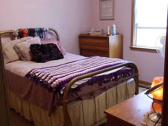 Master bedroom 11x12