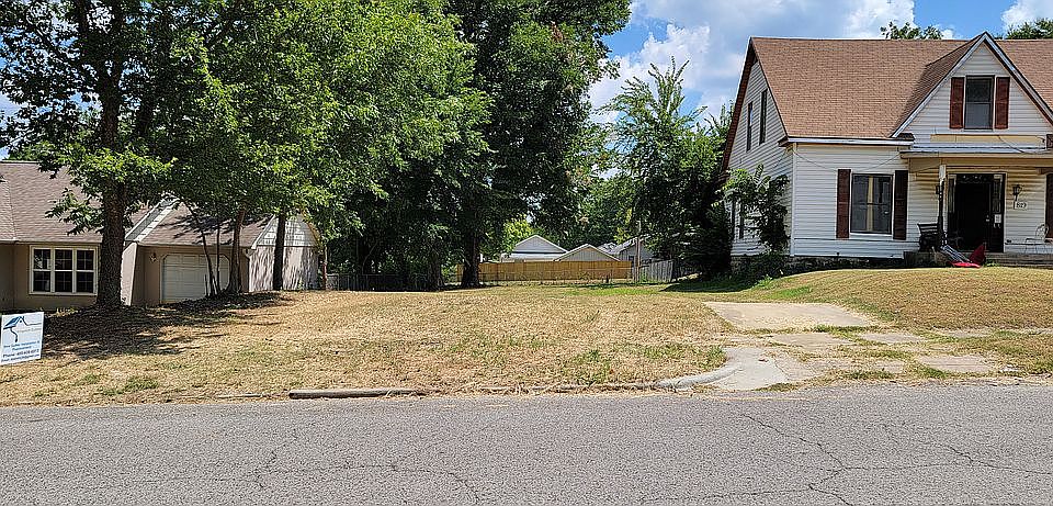 1st image of 821 N Beard Ave