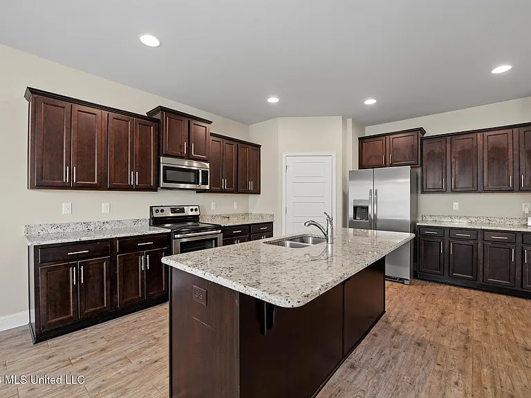 14894 Calcutta Dr — Photo 7
