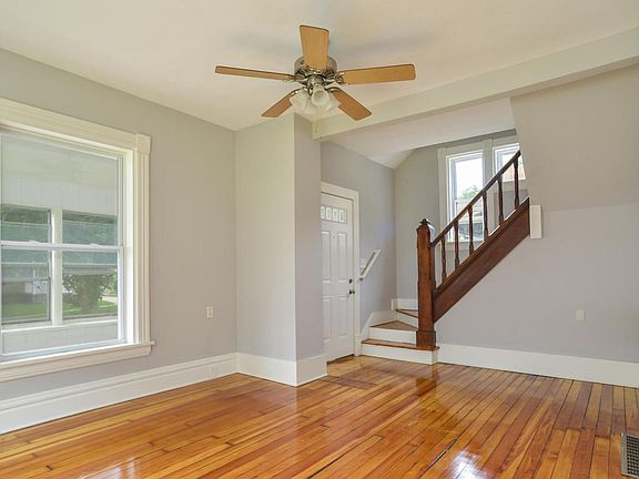 4th image of 107 Bowne St NE