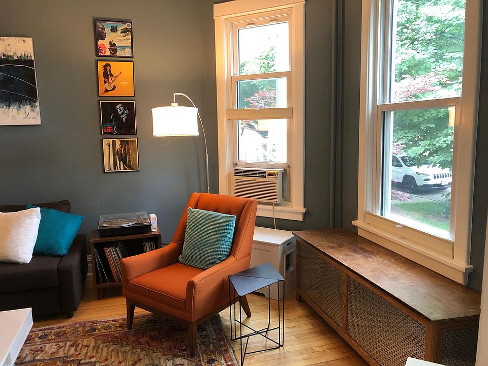 1st image of 2838 N Sawyer Ave #2