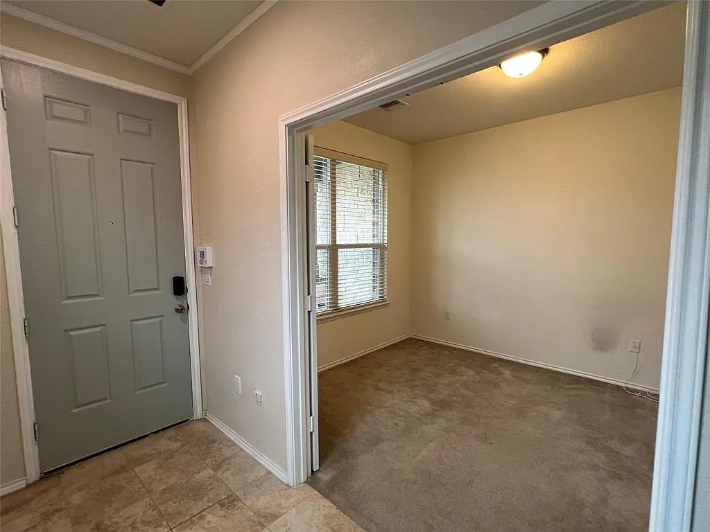 3 bed, 2.5 bath, 2281 sqft, $2,250 — Photo 4