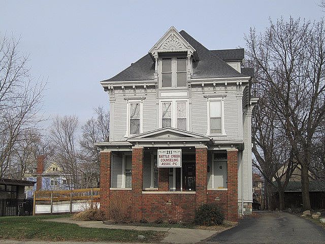 1st image of 211 Capital Ave NE
