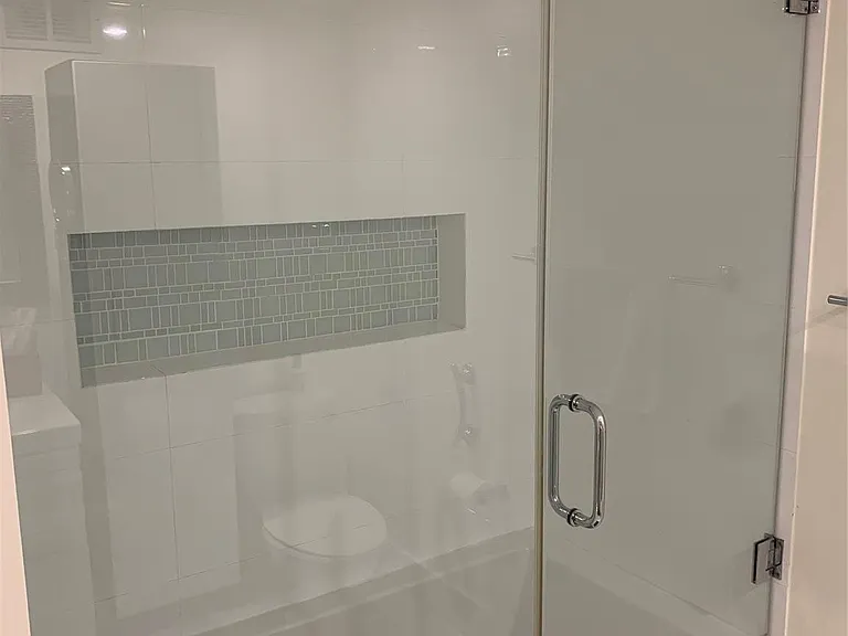 1000 Parkview Dr #319 — Photo 15