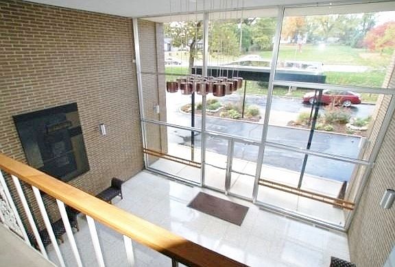 2nd image of 4444 N Knoxville Ave APT 507