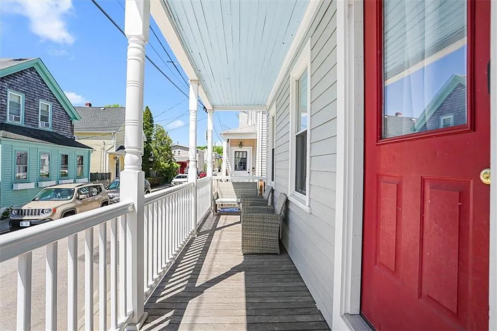 4 bed, 1.5 bath, 1251 sqft, $4,000 — Photo 2