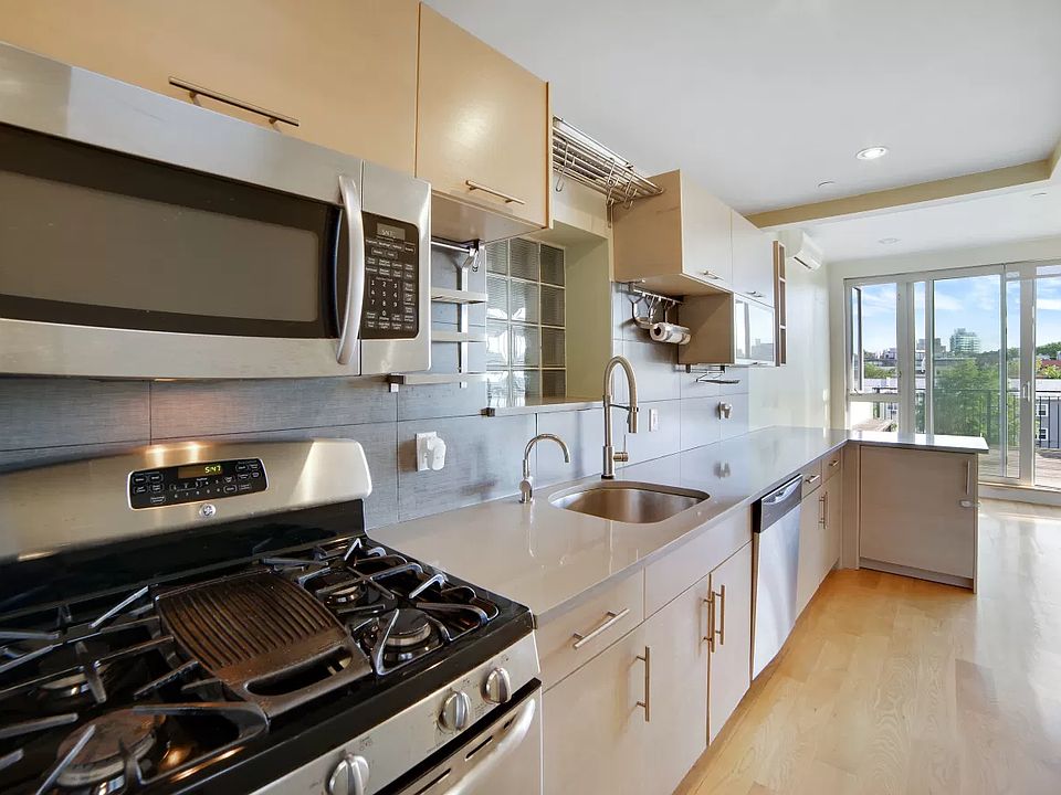 1st image of 727 Dean St APT 4