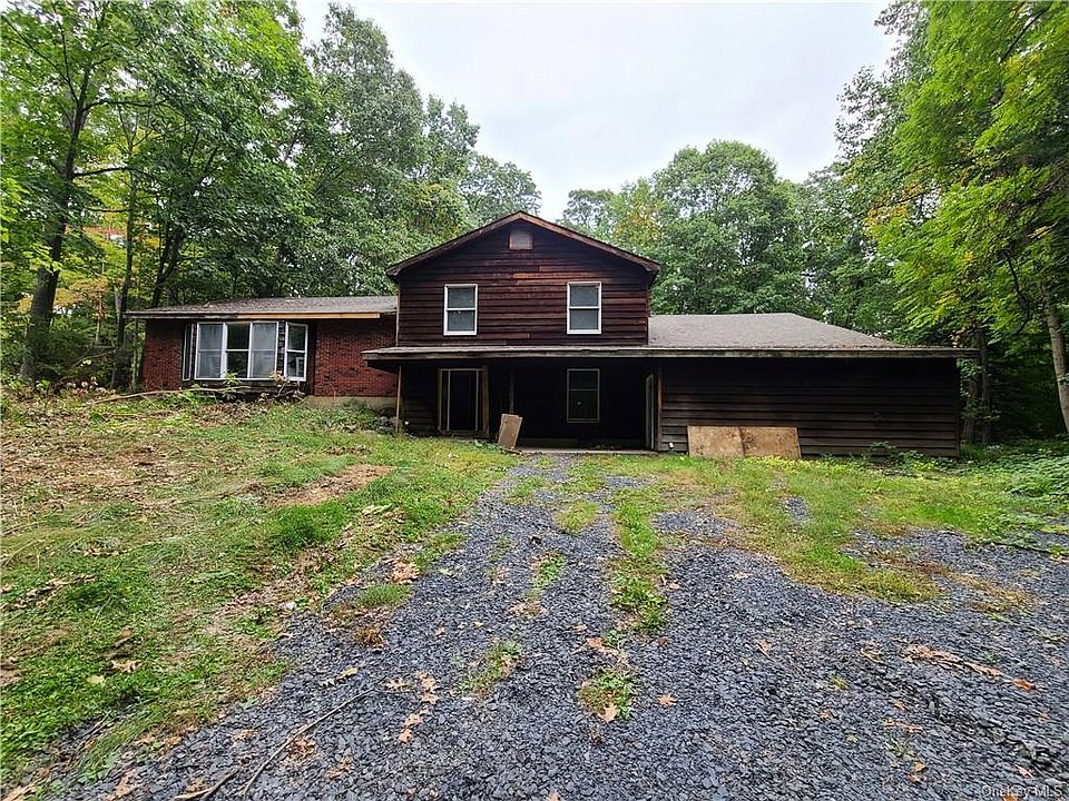 1st image of 16 Hideaway Ln