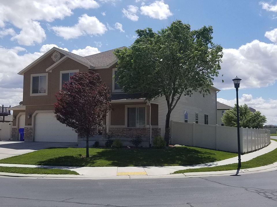 2nd image of 1036 E Raven Way