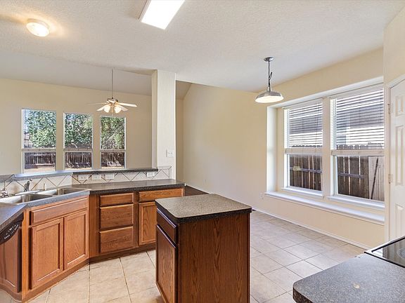 5th image of 121 Park Ln