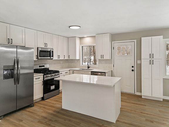 3rd image of 4126 Wildwood Dr