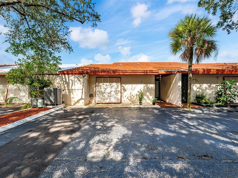 1st image of 15207 Loch Isle Dr W Unit 15207