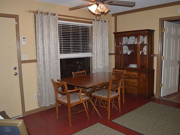 3rd image of 186 Chateau Ln