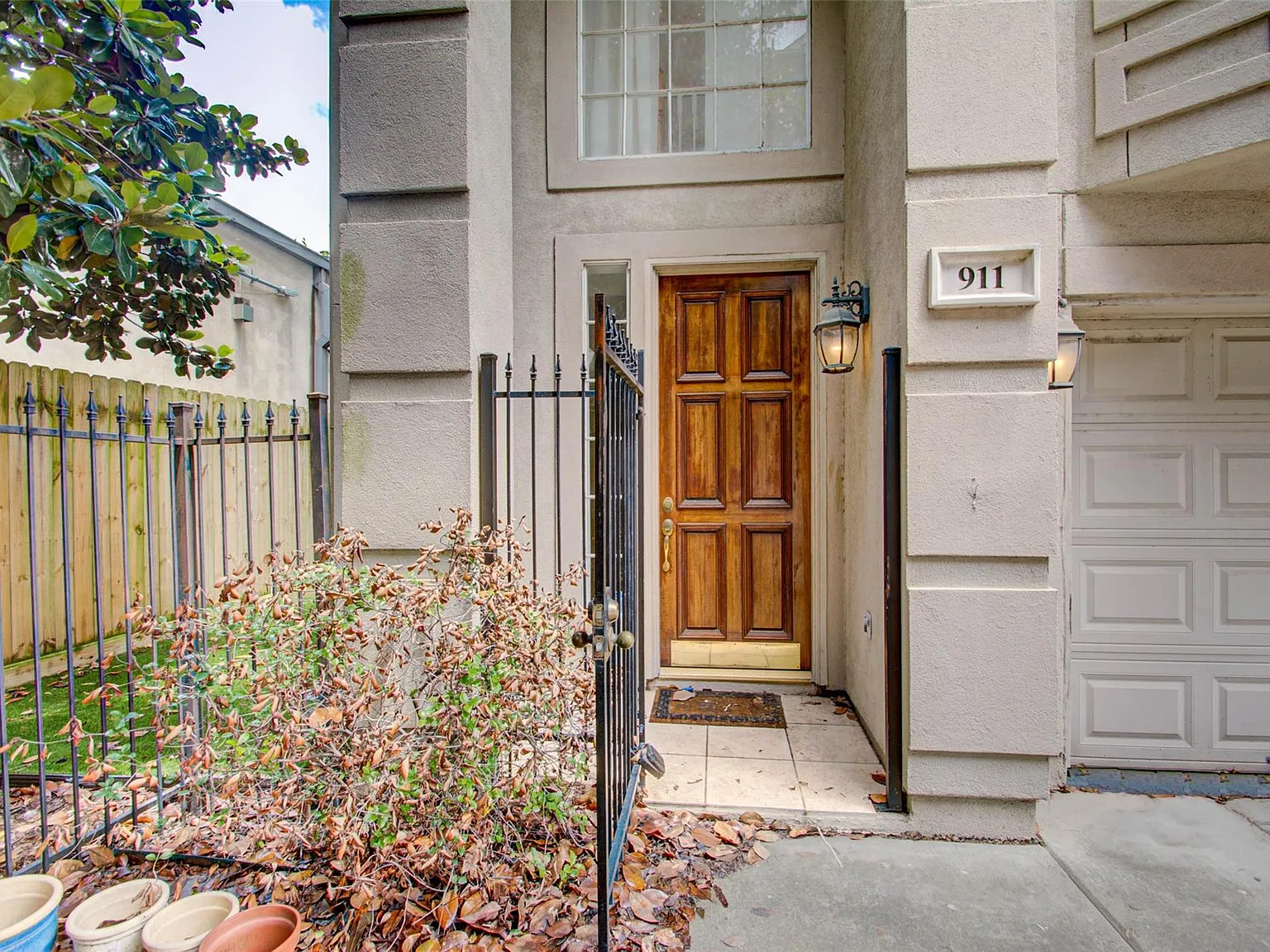 3 bed, 3.5 bath, 2213 sqft, $3,200 — Photo 3
