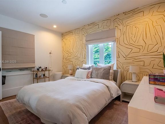 4th image of 677 NE 56th St #677