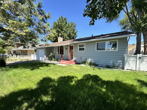808 B St, Fossil, OR 97830