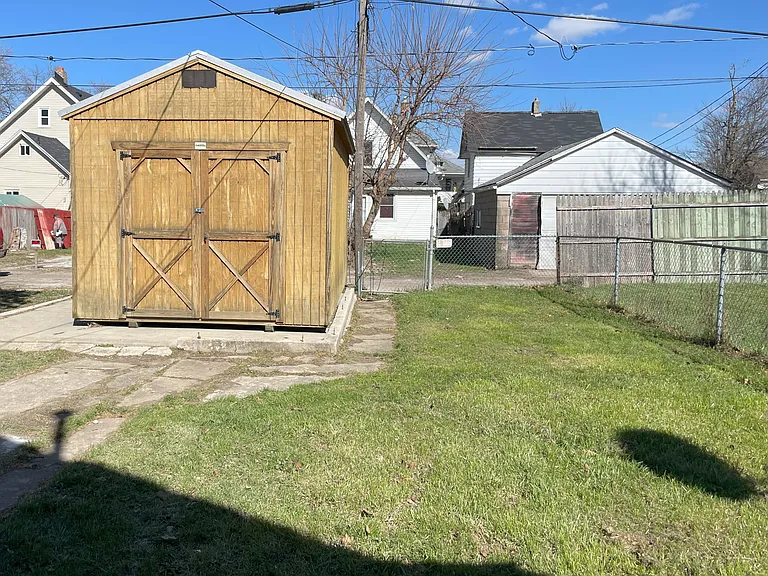 847 Clark St — Photo 17