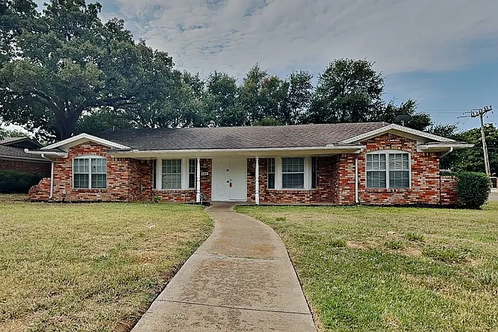 7108 Ellis Rd