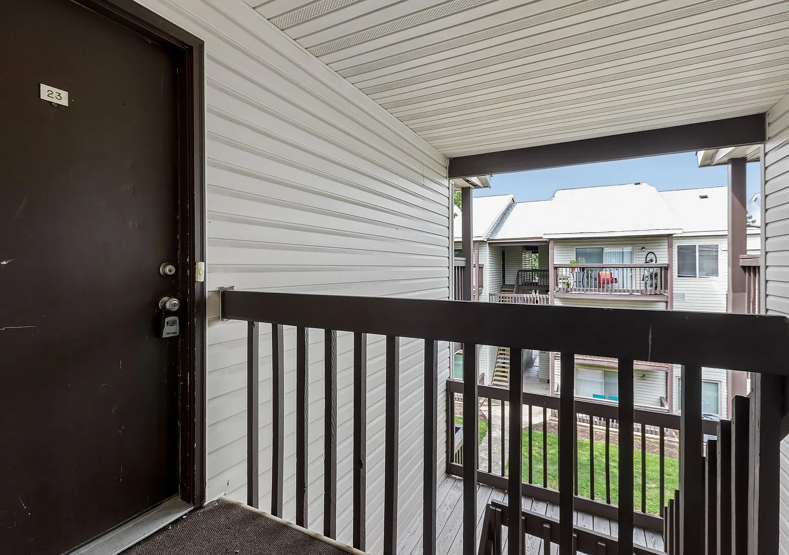 Hampton Condo-Ready Now — Photo 1