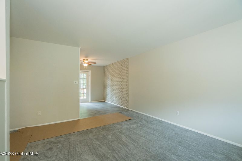 5th image of 8 Ferndell Spring Drive