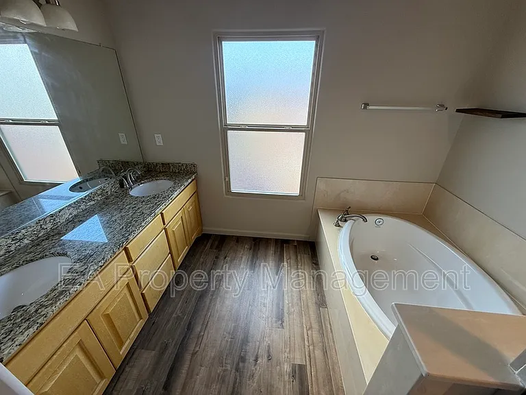 927 Tieran Ct NE — Photo 17