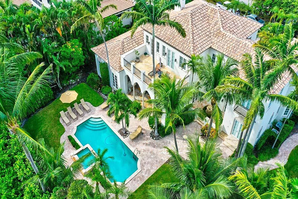 5 bed, 5.5 bath, 4612 sqft, $50,000 — Photo 1