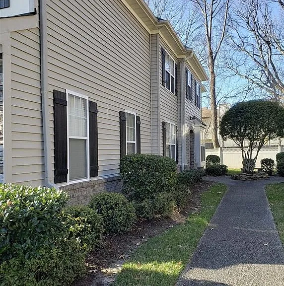 969 Turtle Pond Ln — Photo 2