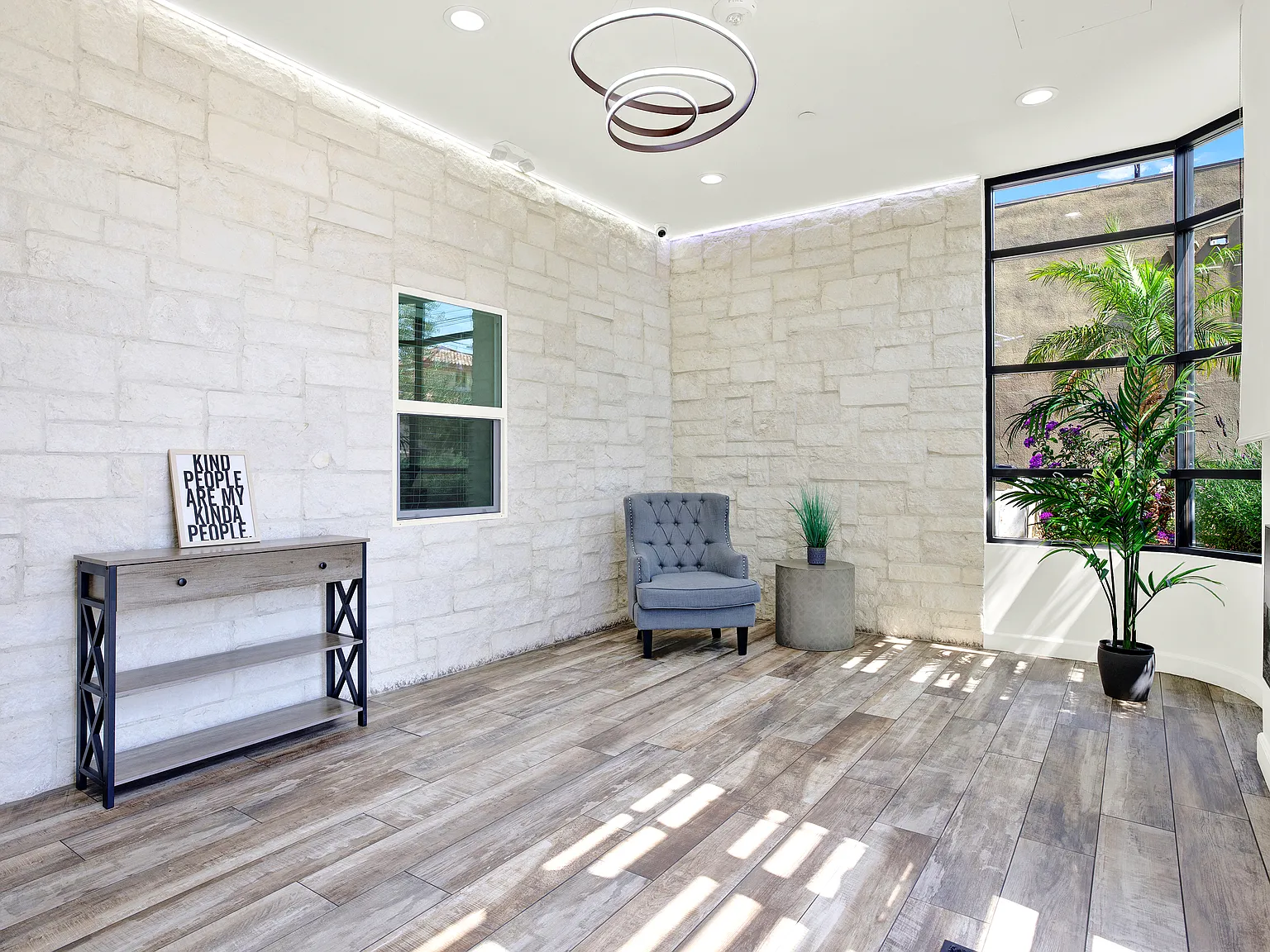 10247 Variel Ave — Photo 4