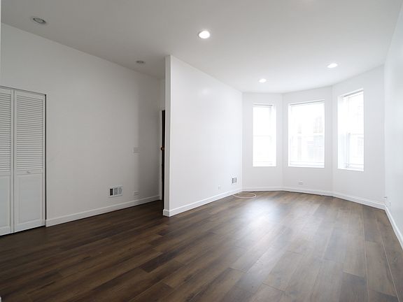 4th image of 1438 W Flournoy St APT 1F
