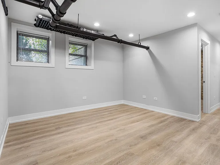 6929 N Lakewood Ave — Photo 9