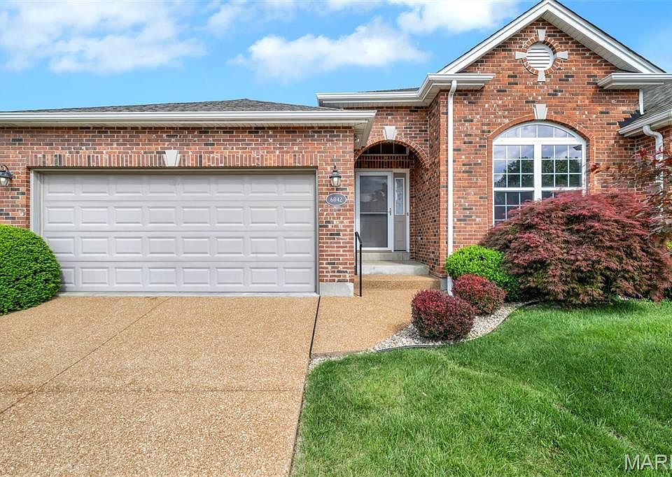 1st image of 6042 Glennaire Dr #28
