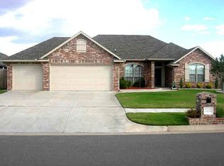 3212 Pin Oak Rd, Moore, OK 73170