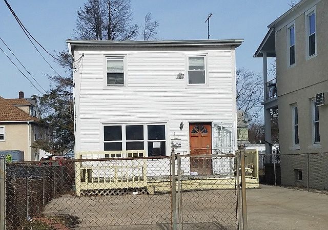 1st image of 39 Elm St