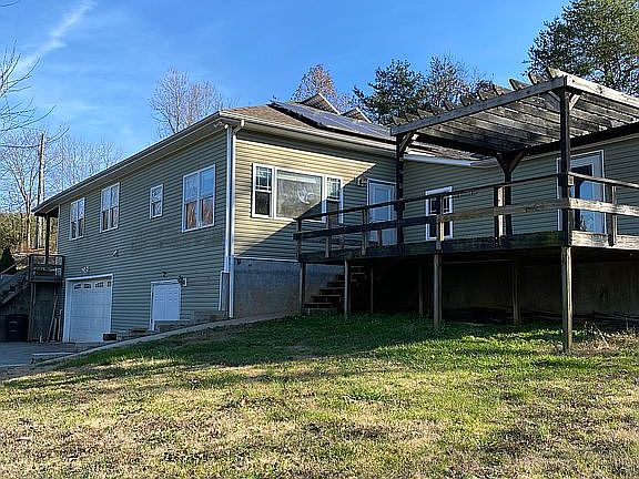 2nd image of 256 Turnpike Rd
