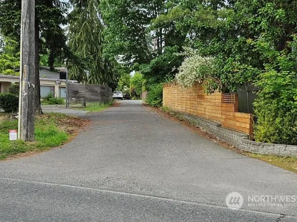 12200 Densmore Avenue N, Seattle, WA 98133