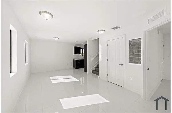 Building Photo - 1840 NW 70th St #1