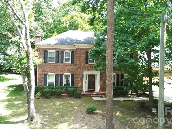 4002 Trehurst Ct, Charlotte, NC 28269