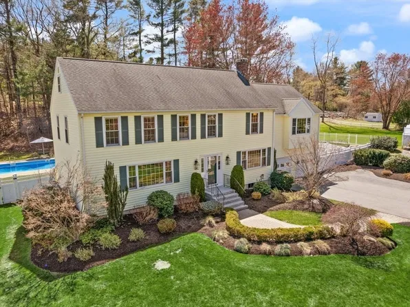 9 Gavin Cir, Andover, MA 01810